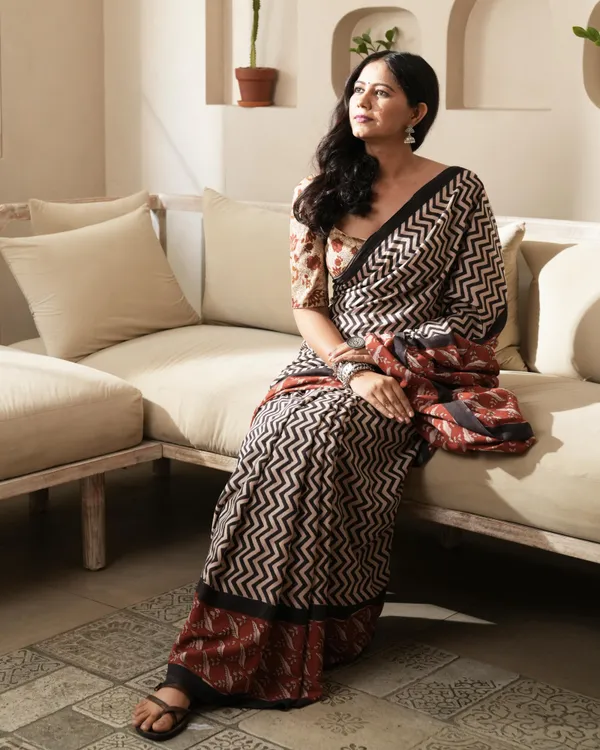 Black_Cotton_Zigzag_Print_Mulmul_Saree_For_Women